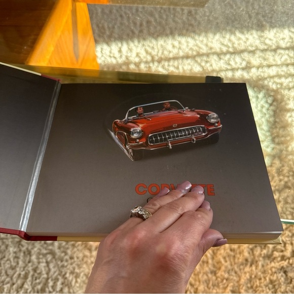 Corvette Classics by the Auto Editors of Consumers Guide Hardcover Very Good - Picture 8 of 11